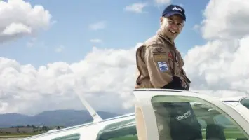 Pilot flies ‘on wings of waste’ featured image