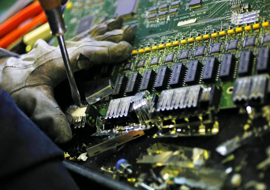 EU funds Euro 2 million e-scrap materials project featured image