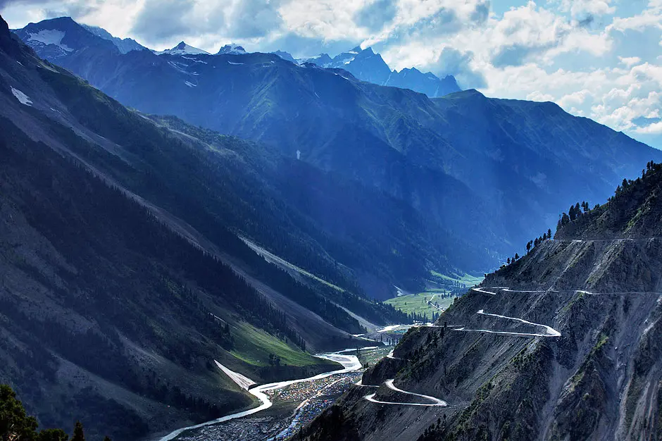 Plastic scrap roads through the Himalayas featured image