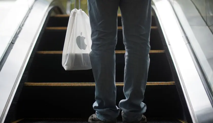 Apple turns to recycled-content bags featured image