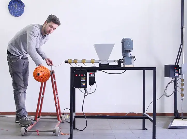 Dave Hakkens presents… recycling plastic at home featured image