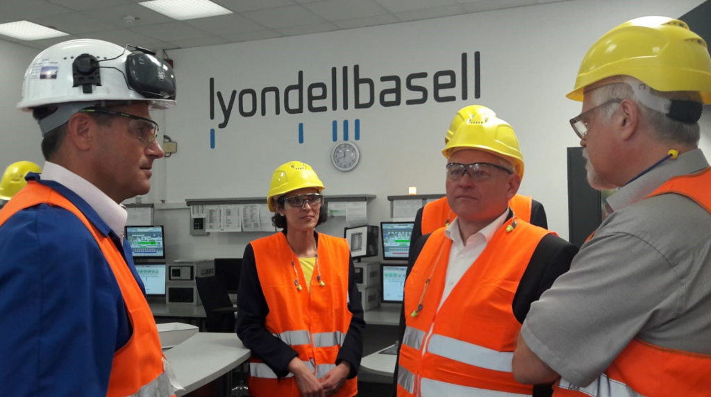 Going beyond the mechanical recycling limits of plastics featured image