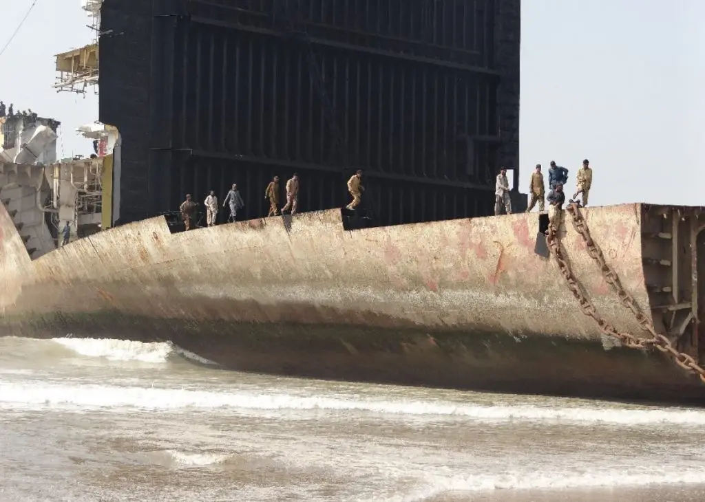 Shipbreaking revival forecast for 2018 in light of low freight rates featured image