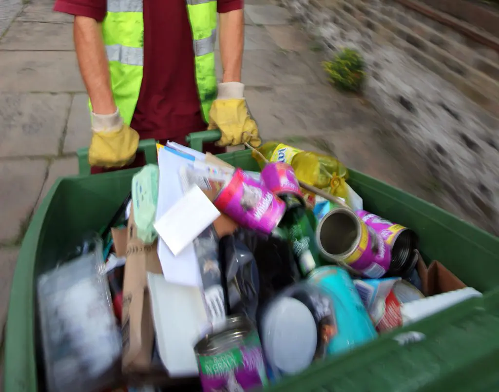 EU starts negotiations on policy for single-use plastics featured image