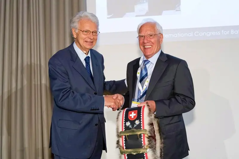 Dutch battery inventor wins Honorary Award at ICBR assembly featured image