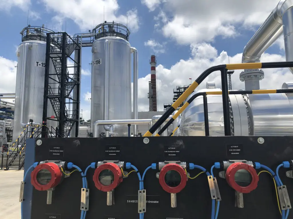 Hungary is transforming old tyres into new roads featured image