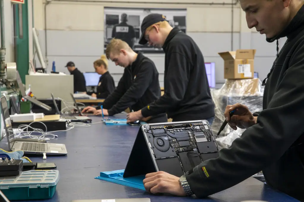 Holland Recycling strives to keep electronics out of the shredder featured image