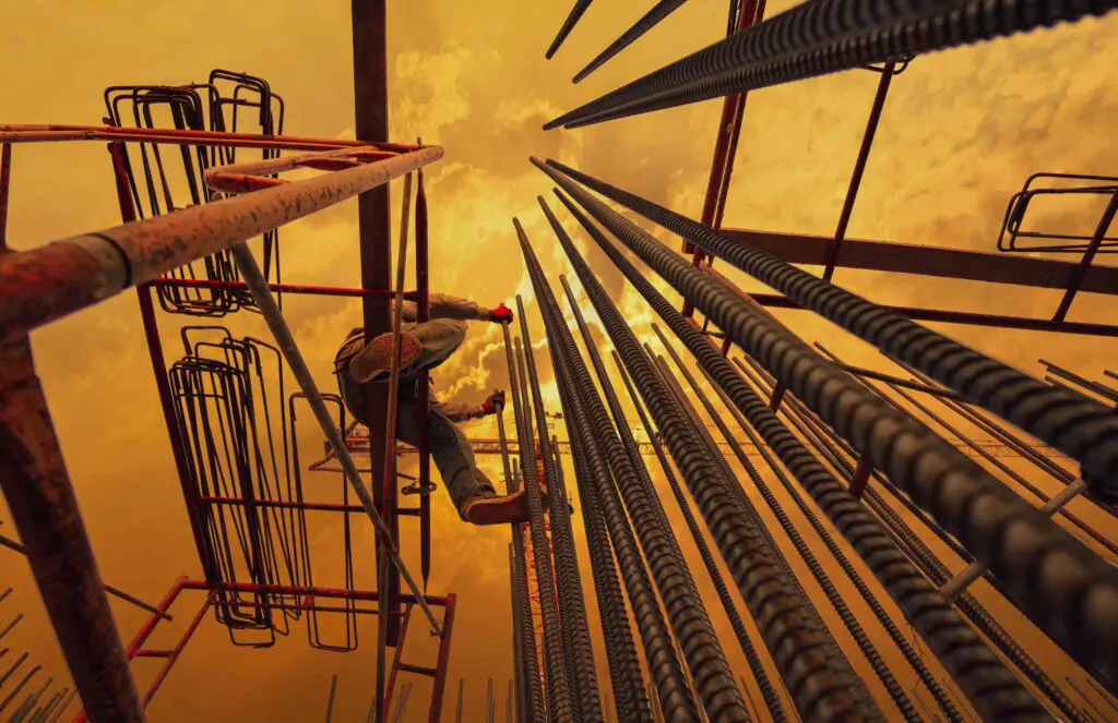 <strong>Global crude steel production declines</strong> featured image