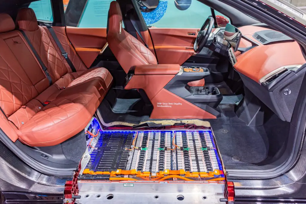 BMW tackles e-car batteries with SK tes featured image