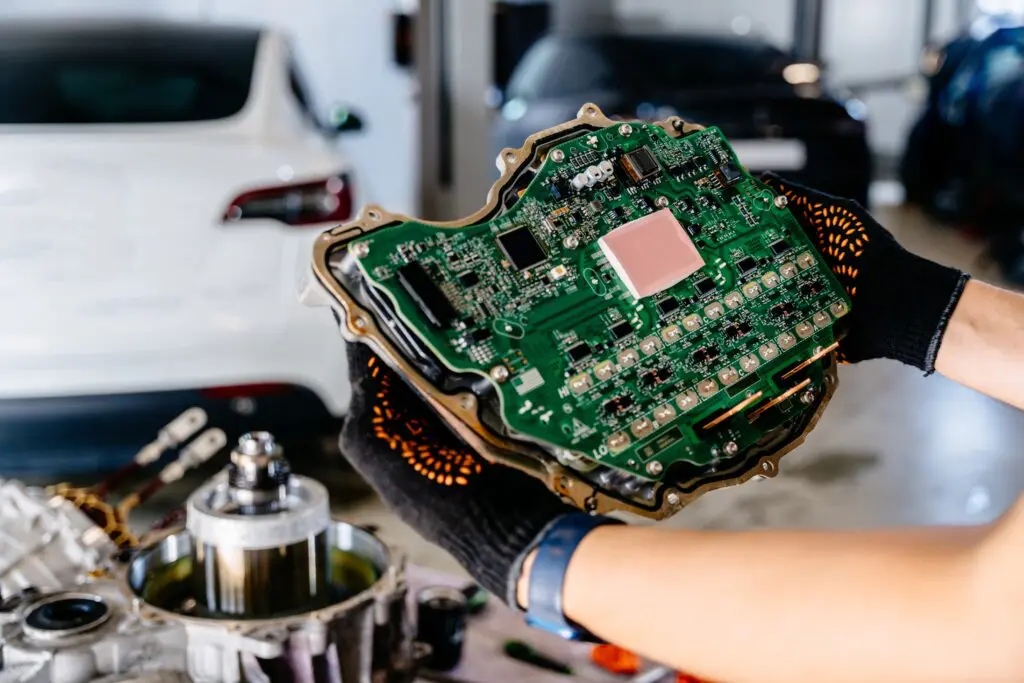 Recovering components from water-dissolvable circuit boards featured image